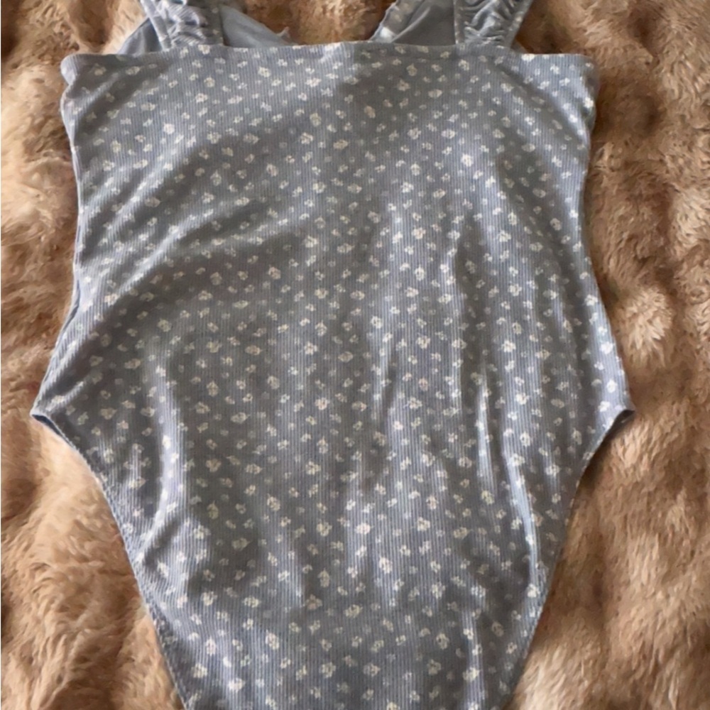 Wild Fable Blue and White Floral Woman Bodysuit - Picture 3 of 5